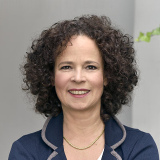 Portrait Julia Tomuschat